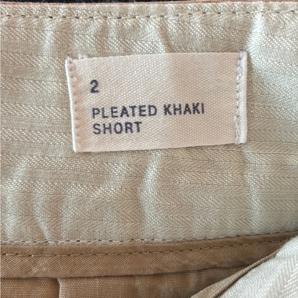 GAP pleated khaki shorts size 2 - Picture 3 of 4